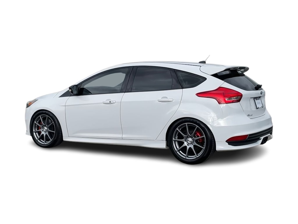 Thumbnail: 2015 Ford Focus - 21