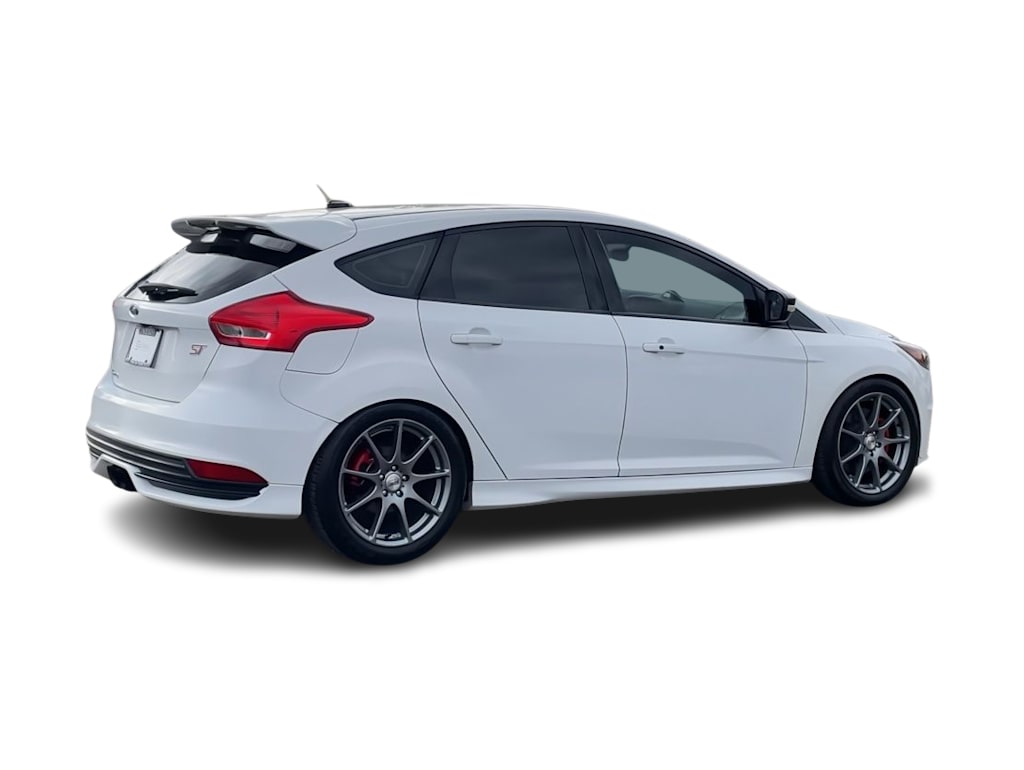 Thumbnail: 2015 Ford Focus - 22