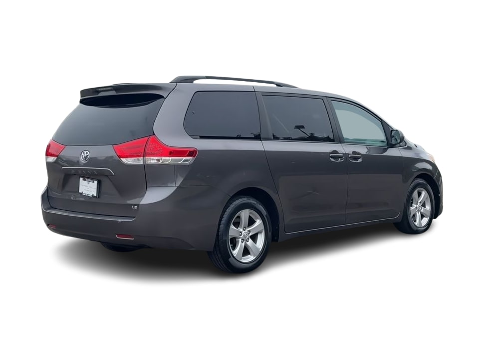 Thumbnail: 2013 Toyota Sienna - 20