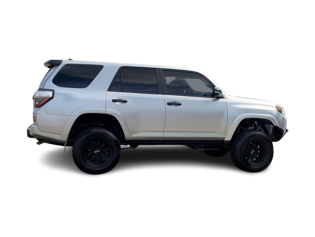 Thumbnail: 2016 Toyota 4Runner - 23