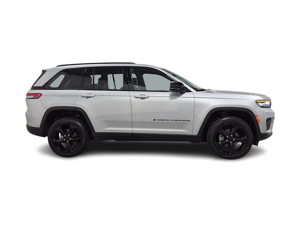 Thumbnail: 2023 Jeep Grand Cherokee - 23