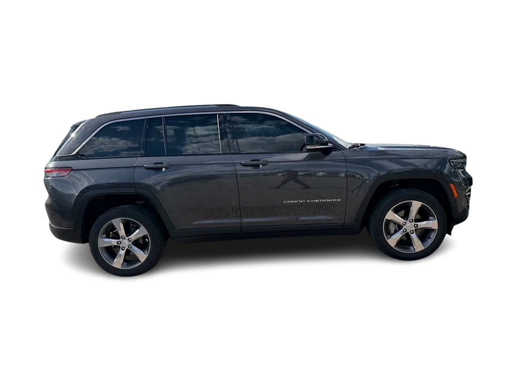Thumbnail: 2022 Jeep Grand Cherokee - 17