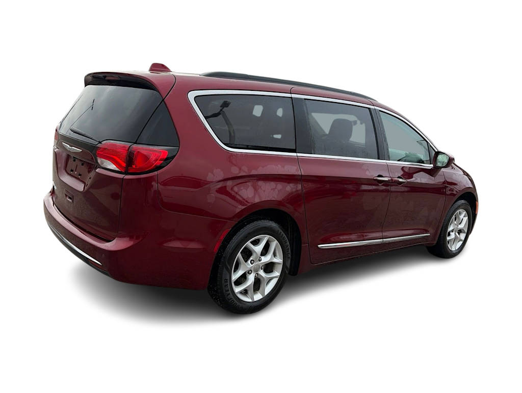 Thumbnail: 2017 Chrysler Pacifica - 12