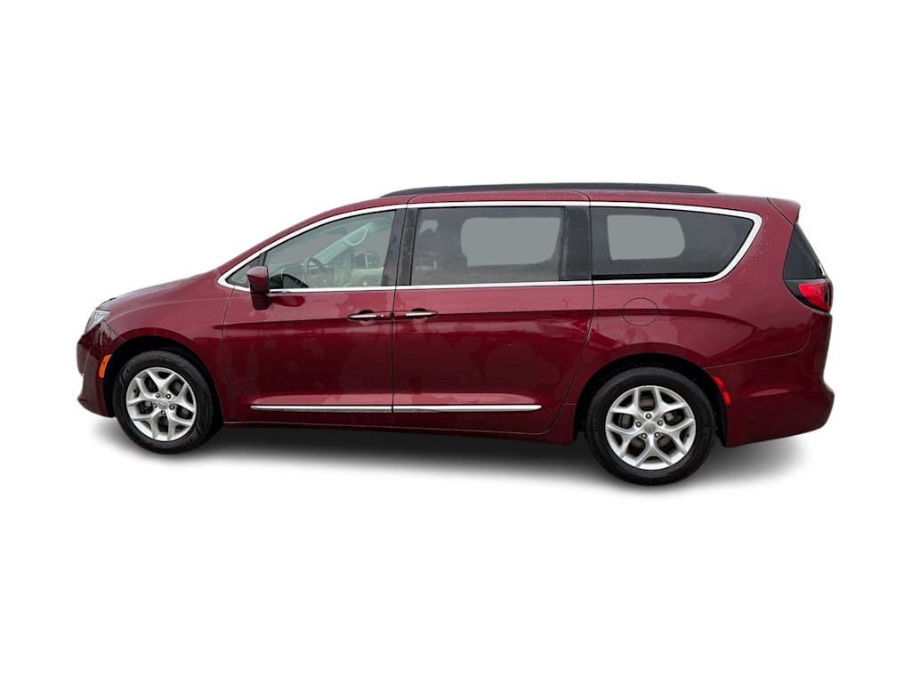 Thumbnail: 2017 Chrysler Pacifica - 3