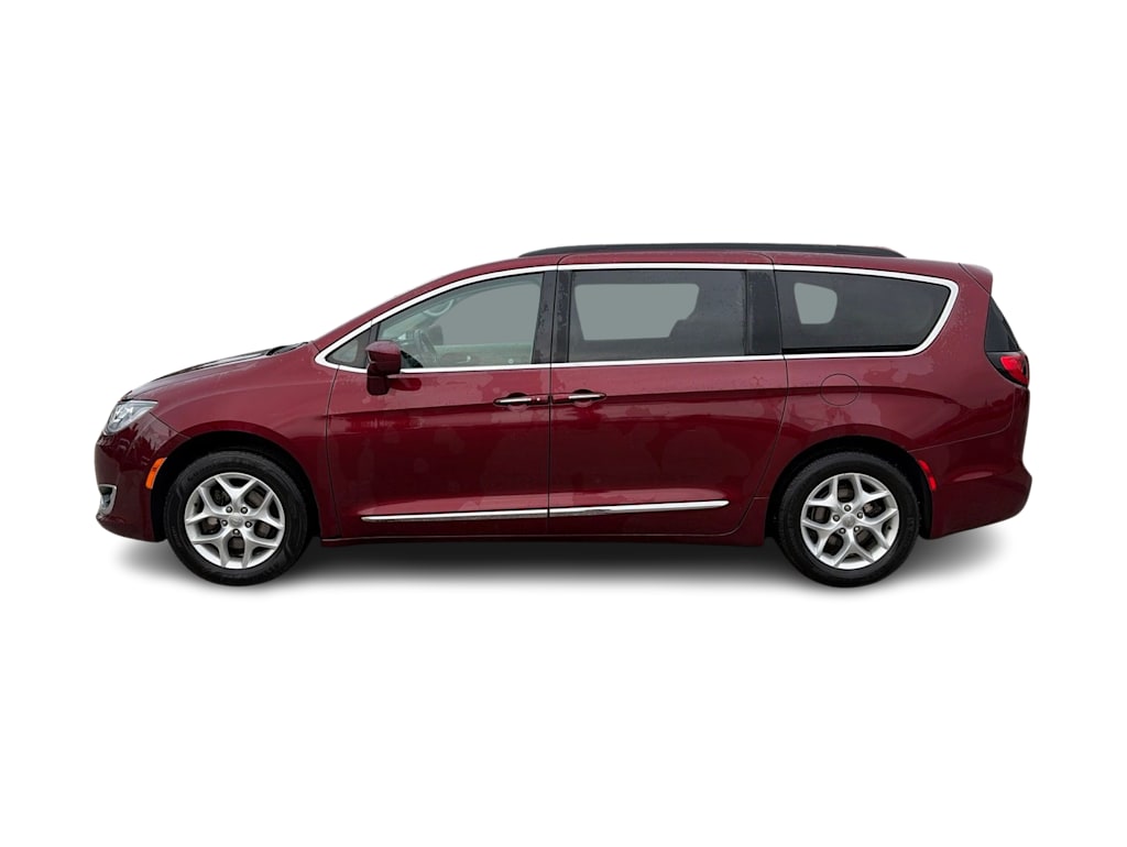 Thumbnail: 2017 Chrysler Pacifica - 15