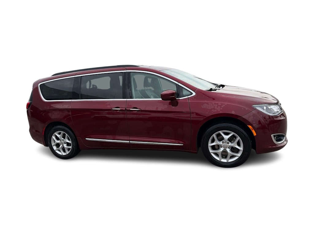 Thumbnail: 2017 Chrysler Pacifica - 11