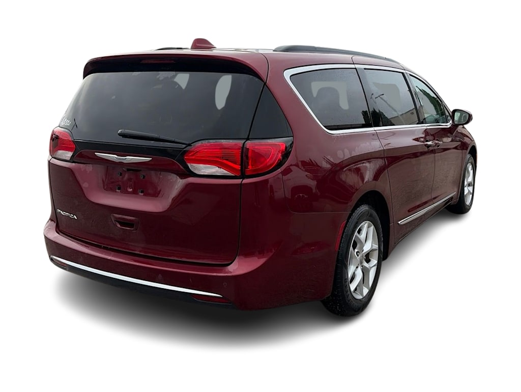 Thumbnail: 2017 Chrysler Pacifica - 13