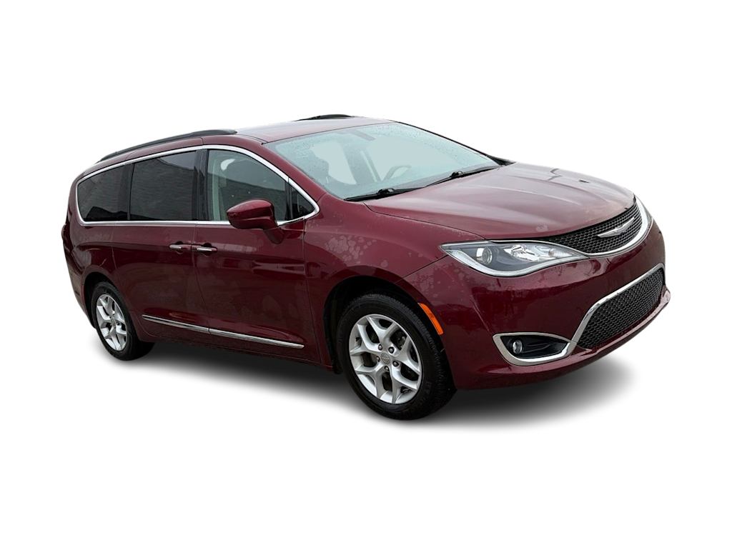 Thumbnail: 2017 Chrysler Pacifica - 9