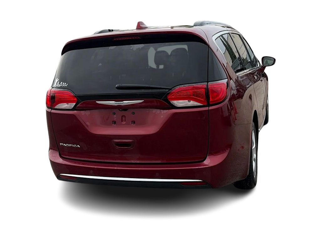 Thumbnail: 2017 Chrysler Pacifica - 4