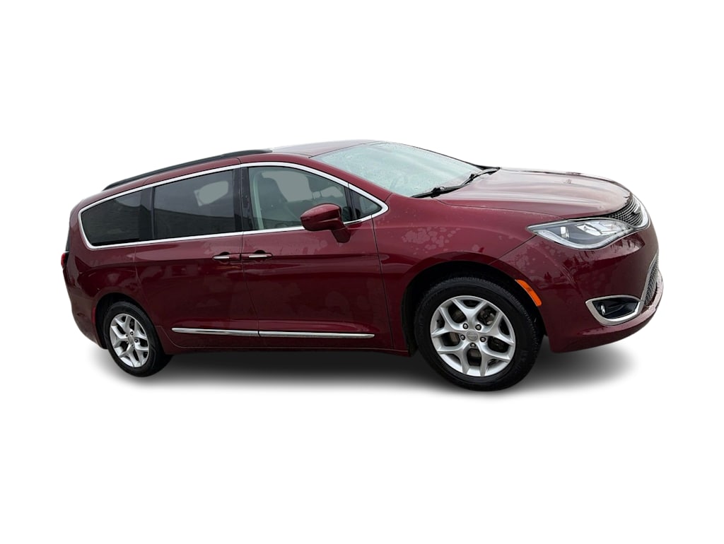 Thumbnail: 2017 Chrysler Pacifica - 10
