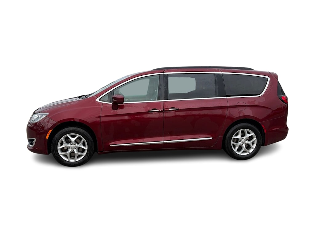 Thumbnail: 2017 Chrysler Pacifica - 16