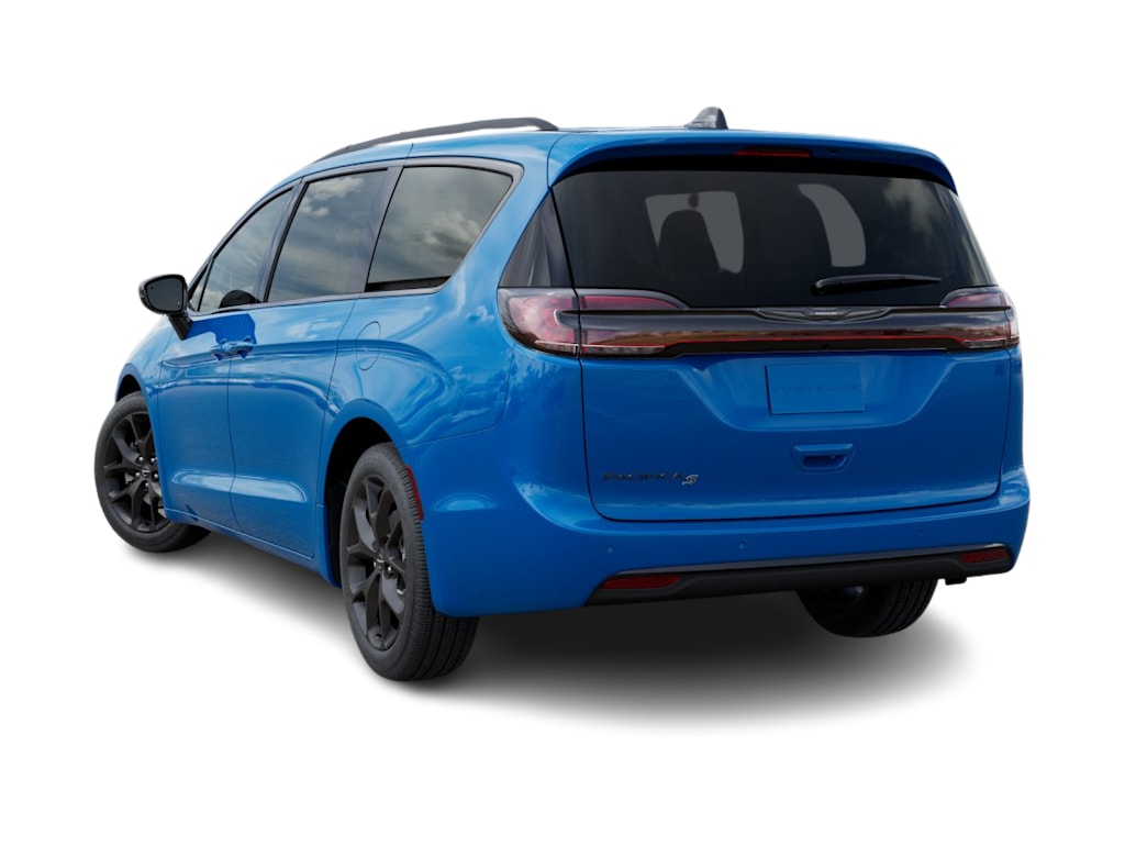 Thumbnail: 2026 Chrysler Pacifica - 4
