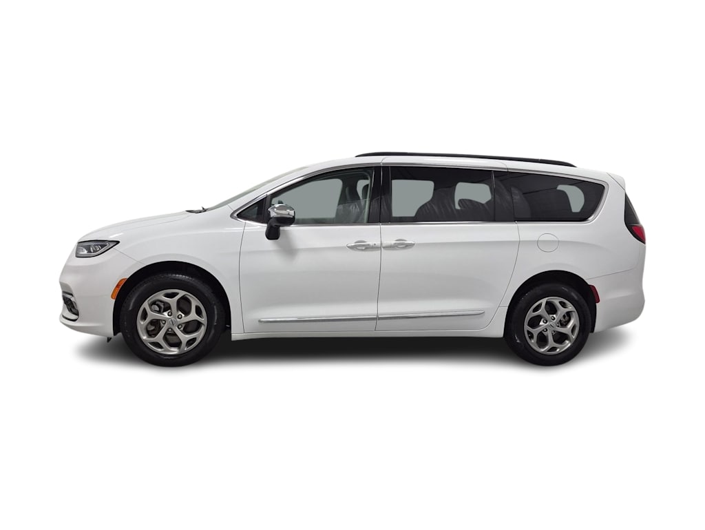 Thumbnail: 2023 Chrysler Pacifica - 3