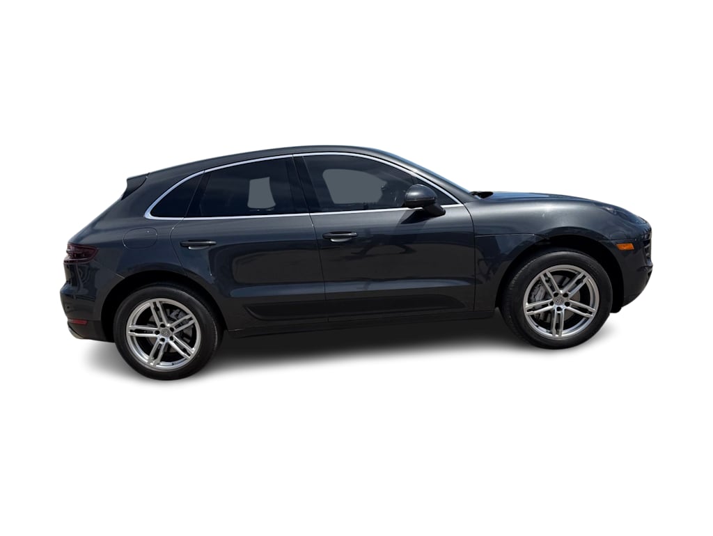 Thumbnail: 2017 Porsche Macan - 17
