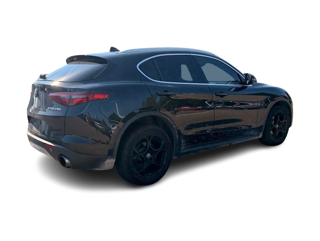 Thumbnail: 2018 Alfa Romeo Stelvio - 16