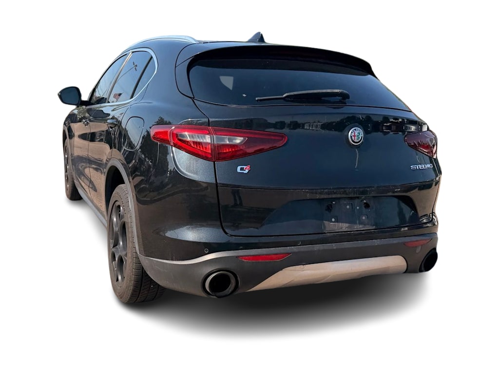Thumbnail: 2018 Alfa Romeo Stelvio - 3