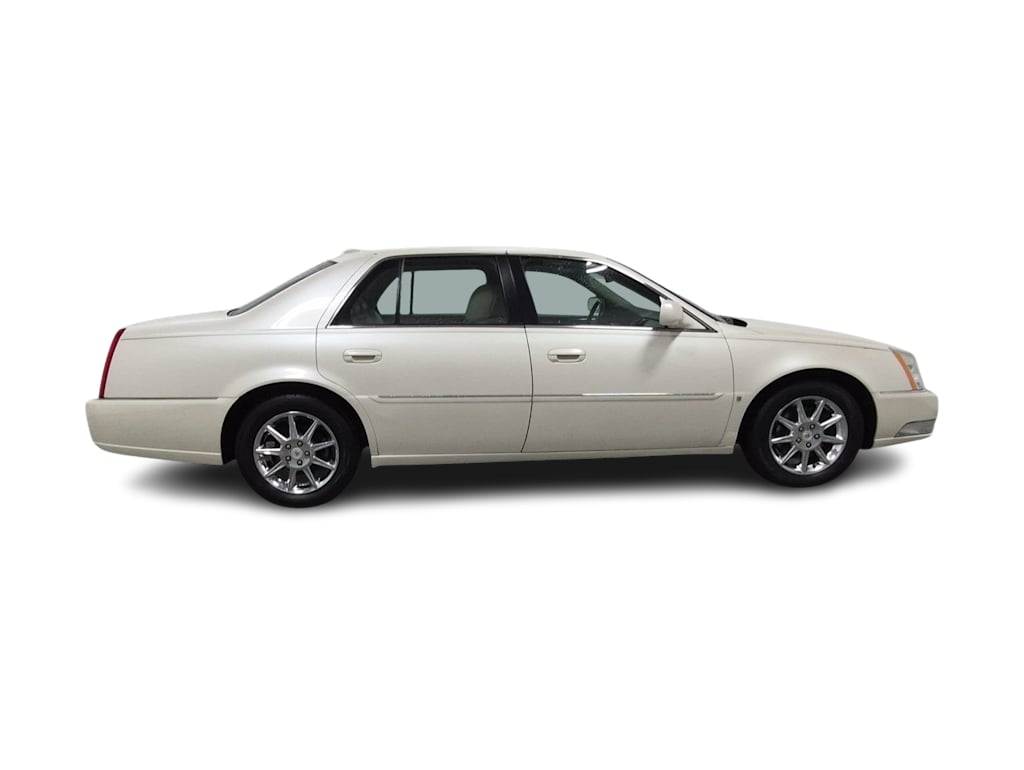 Thumbnail: 2010 Cadillac DTS - 23