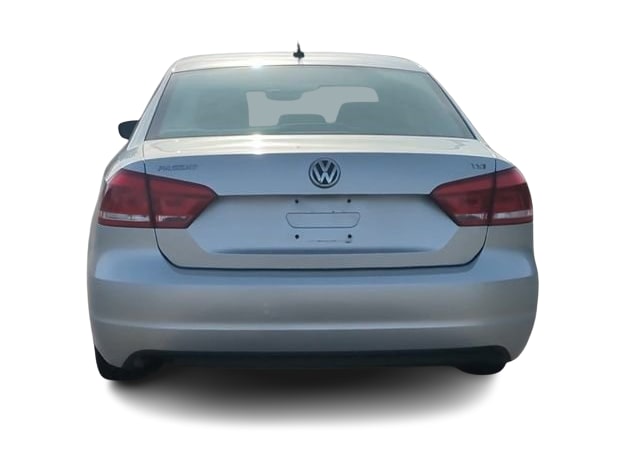 2014 Volkswagen Passat S 4