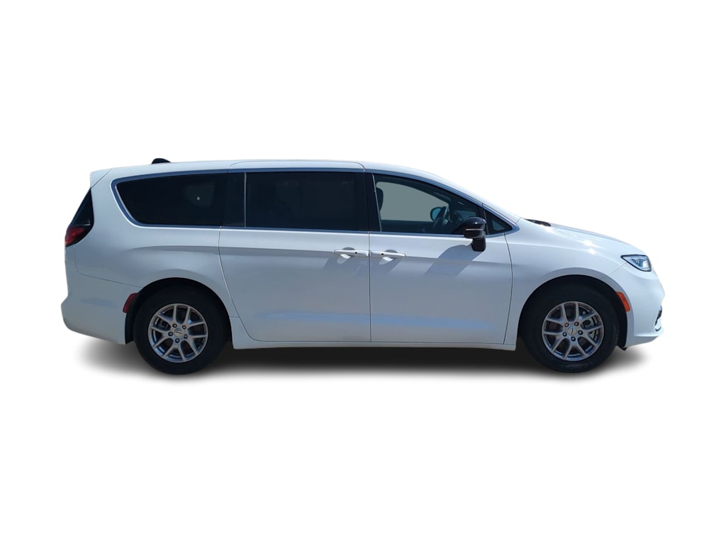 Thumbnail: 2025 Chrysler Pacifica - 21