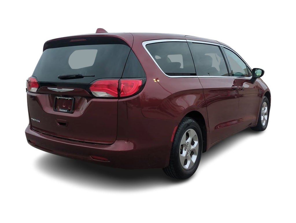 Thumbnail: 2017 Chrysler Pacifica - 22