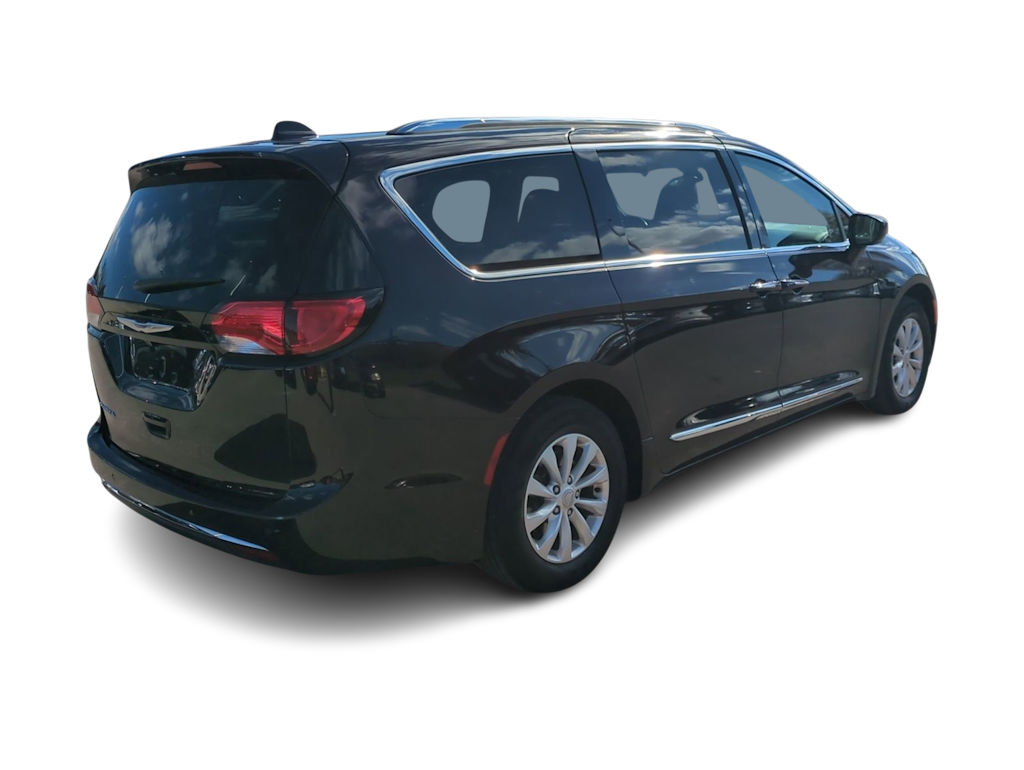 Thumbnail: 2018 Chrysler Pacifica - 21