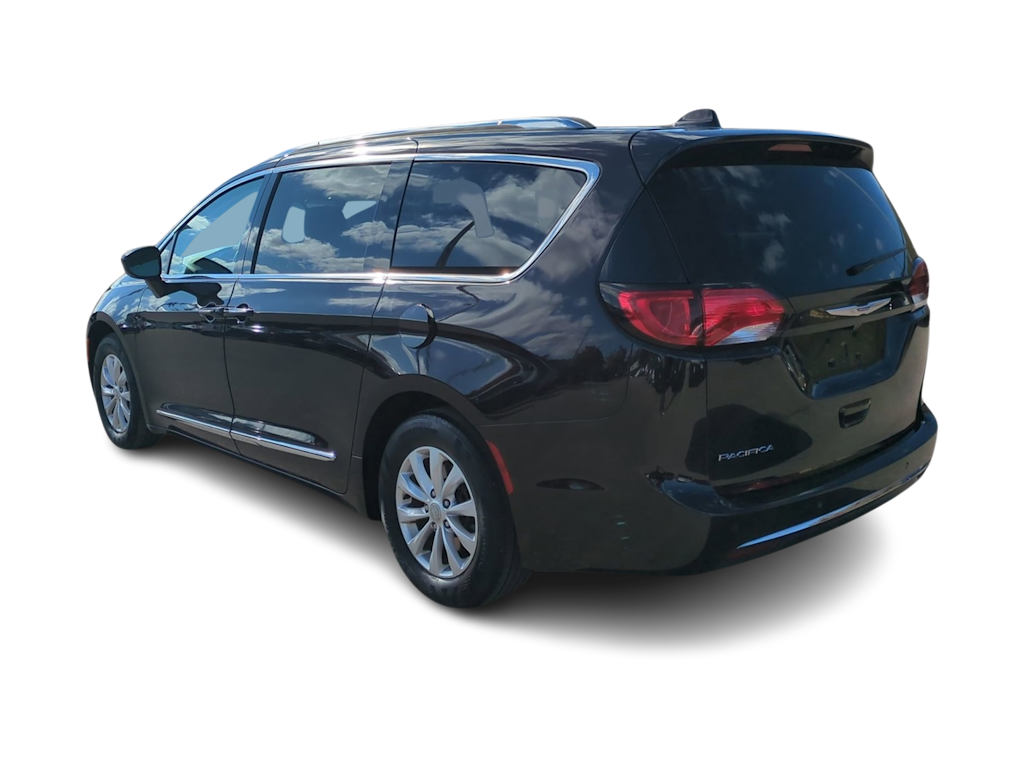 Thumbnail: 2018 Chrysler Pacifica - 4