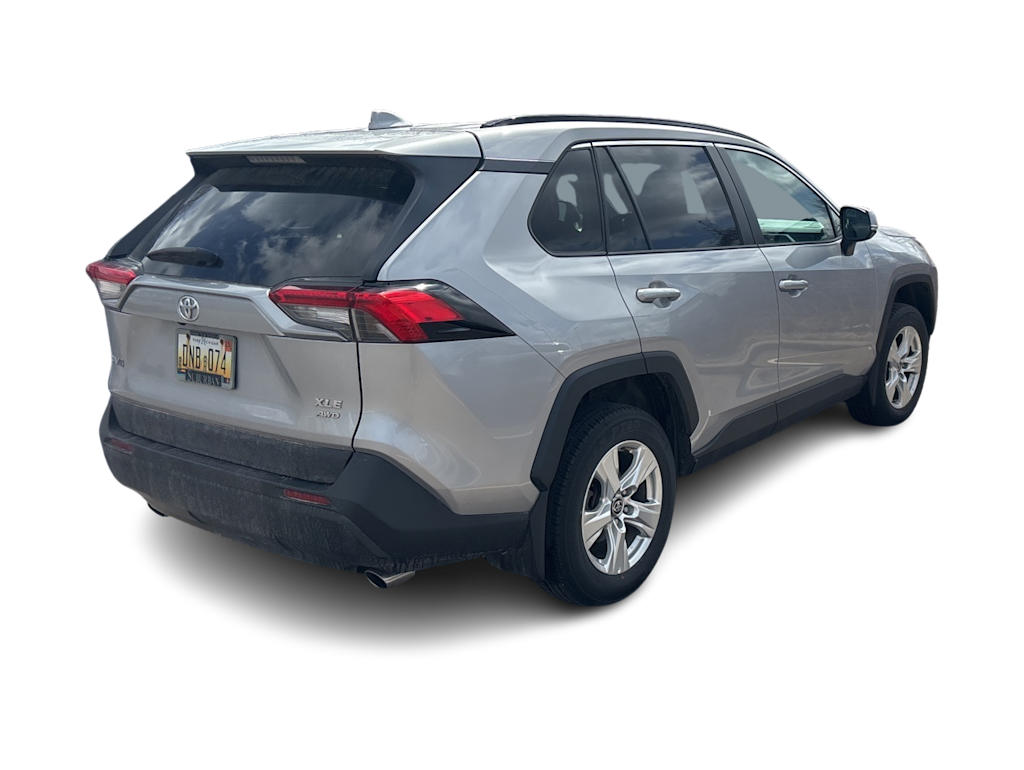 2021 Toyota RAV4 XLE 8