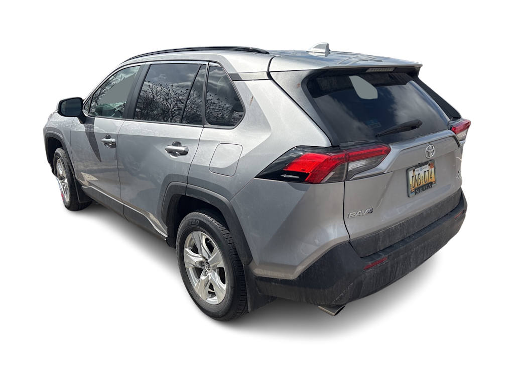 2021 Toyota RAV4 XLE 2