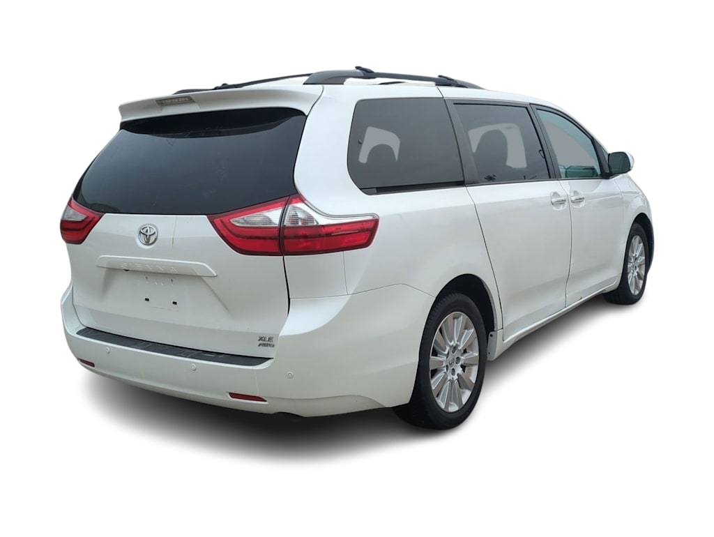 Thumbnail: 2015 Toyota Sienna - 22