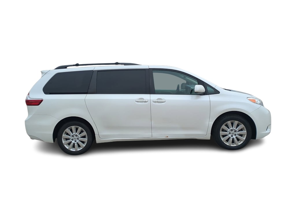 Thumbnail: 2015 Toyota Sienna - 23