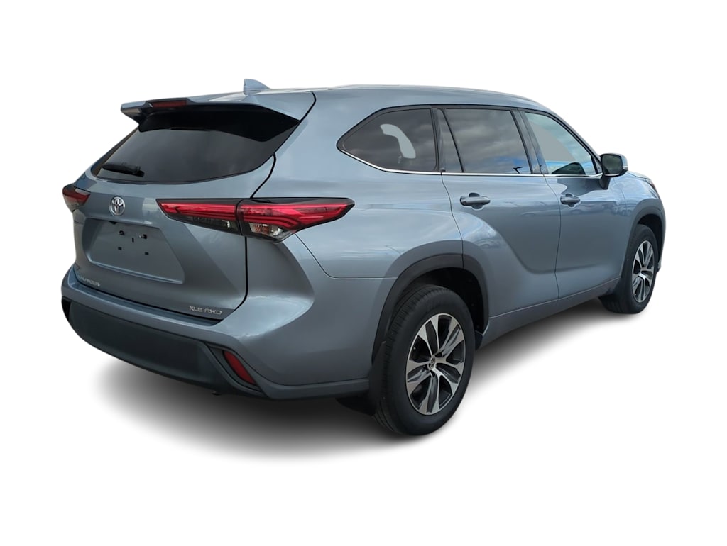 Thumbnail: 2022 Toyota Highlander - 22