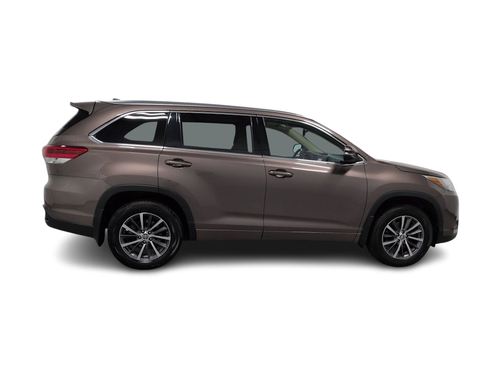 Thumbnail: 2018 Toyota Highlander - 22