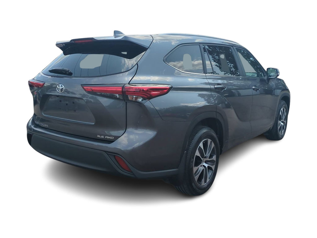 Thumbnail: 2023 Toyota Highlander - 21