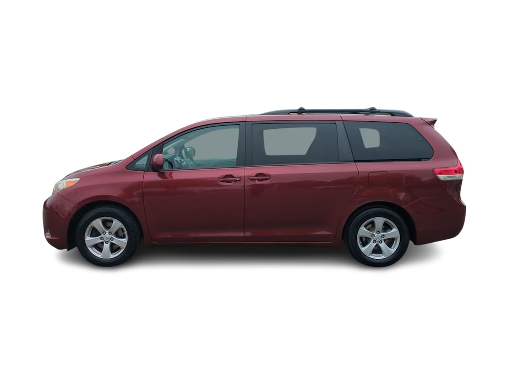 Thumbnail: 2013 Toyota Sienna - 3