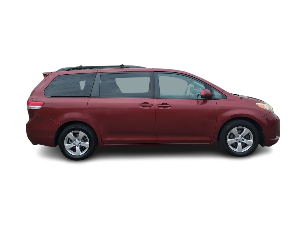 Thumbnail: 2013 Toyota Sienna - 22