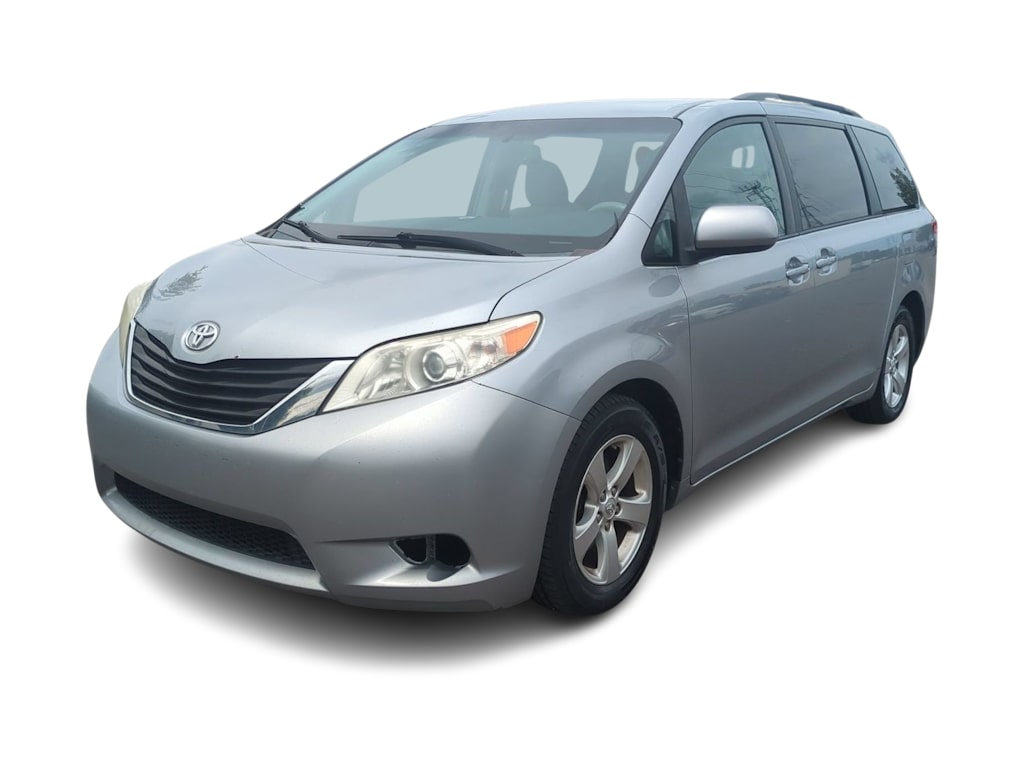 Thumbnail: 2013 Toyota Sienna - 20