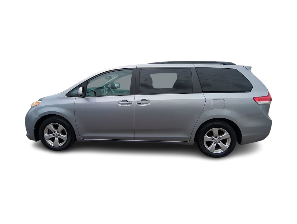 Thumbnail: 2013 Toyota Sienna - 3