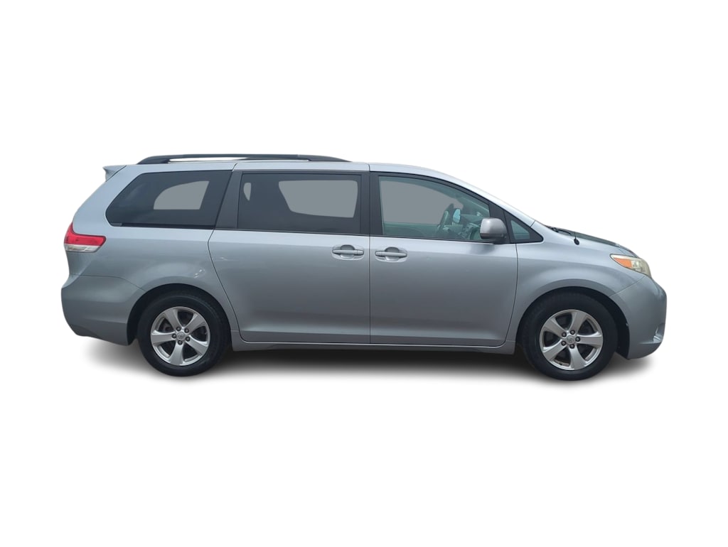 Thumbnail: 2013 Toyota Sienna - 22