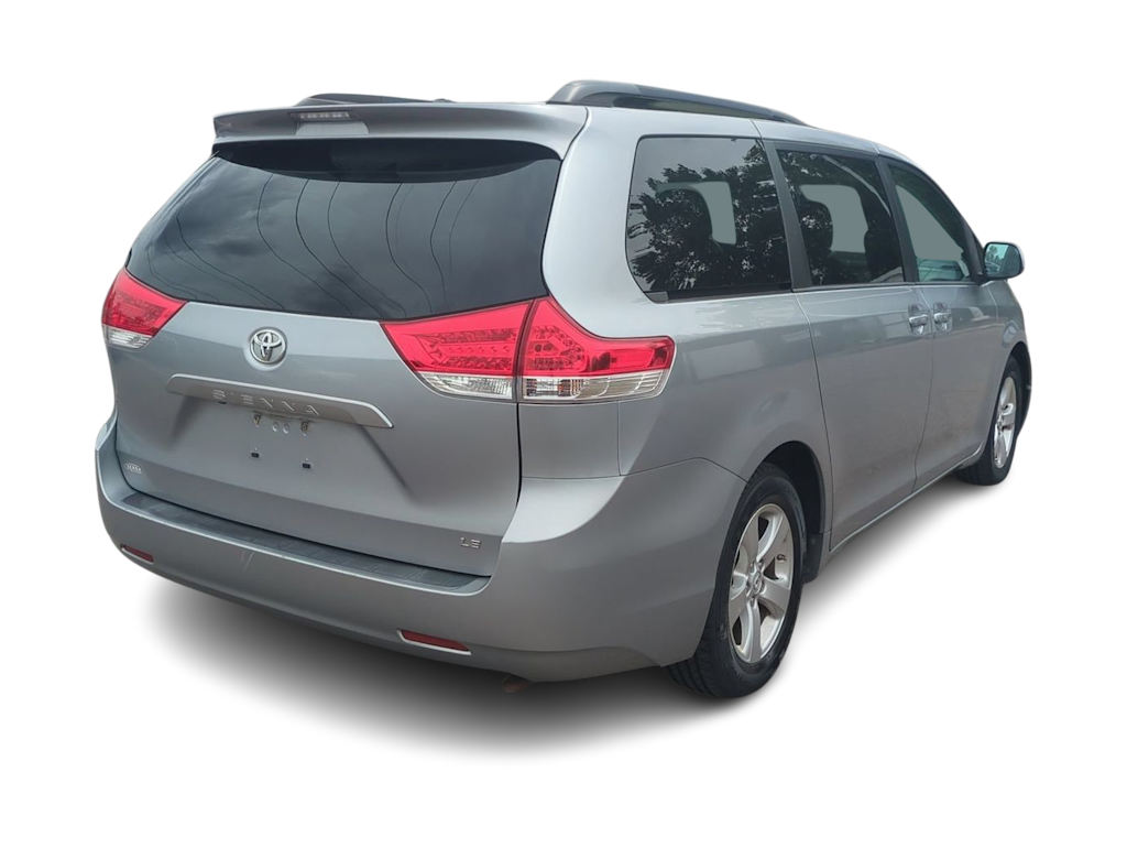 Thumbnail: 2013 Toyota Sienna - 21