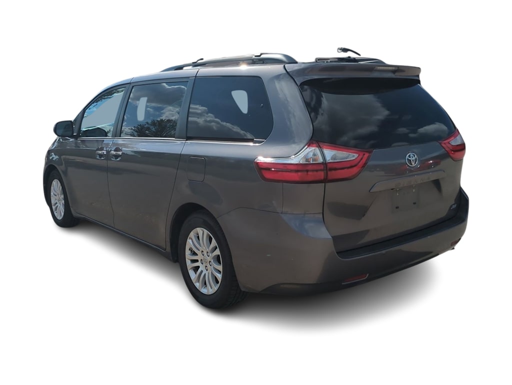 Thumbnail: 2015 Toyota Sienna - 4