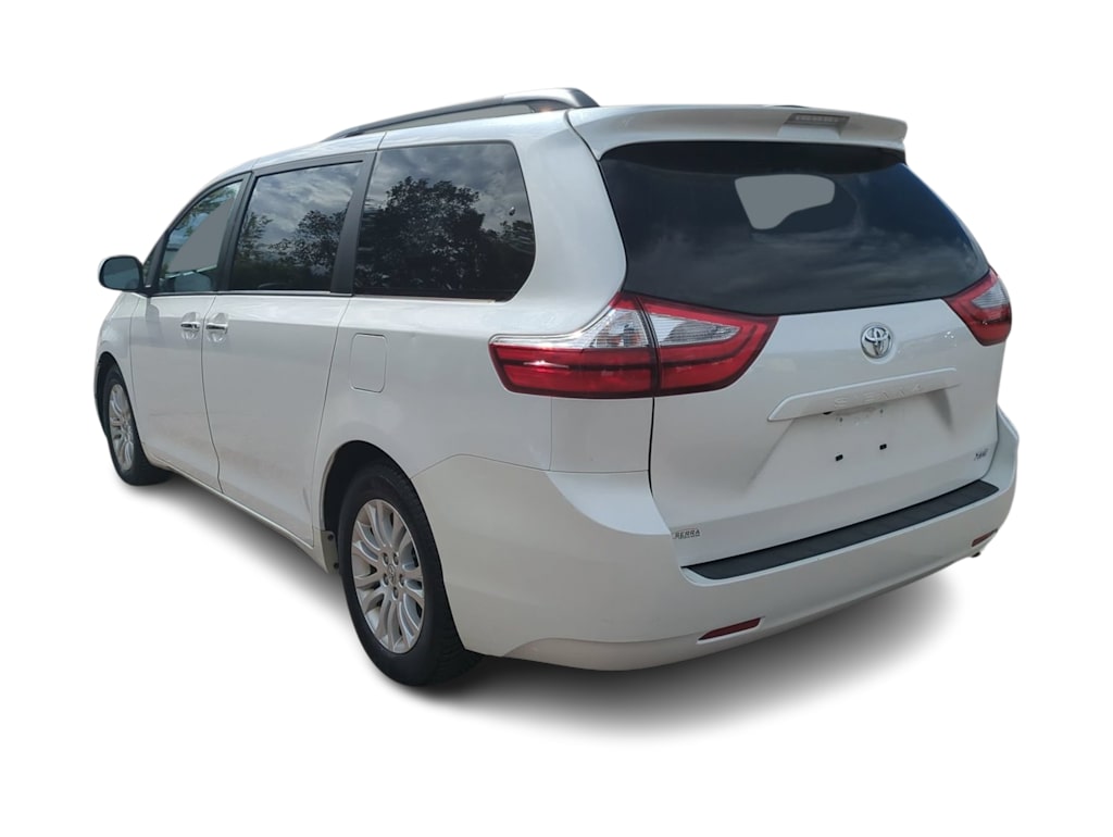 Thumbnail: 2015 Toyota Sienna - 4