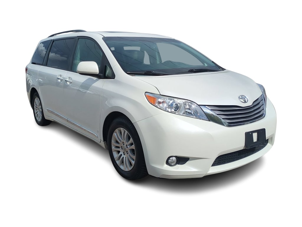 Thumbnail: 2015 Toyota Sienna - 19