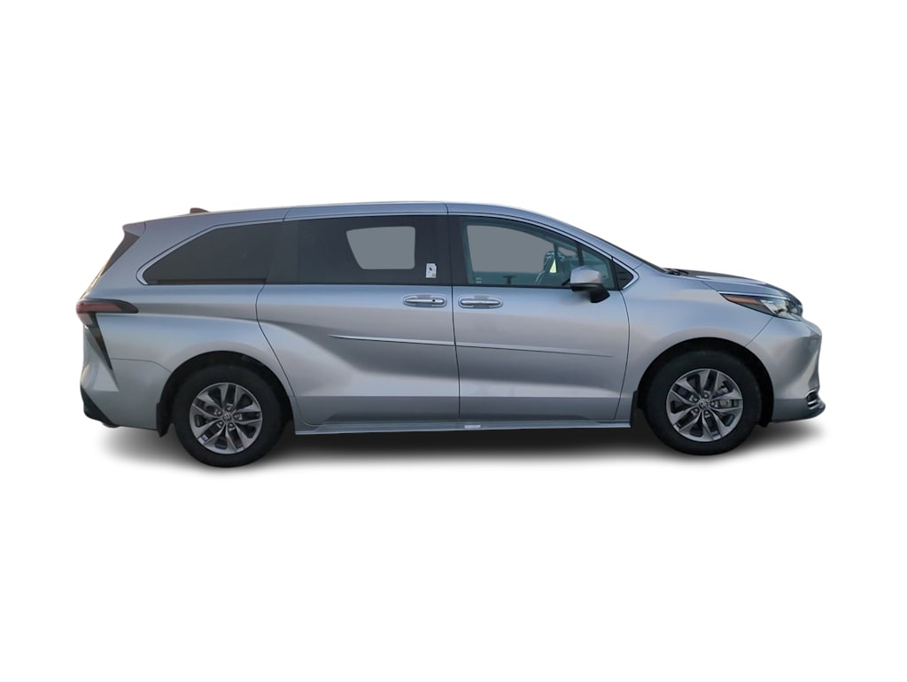 Thumbnail: 2024 Toyota Sienna - 23