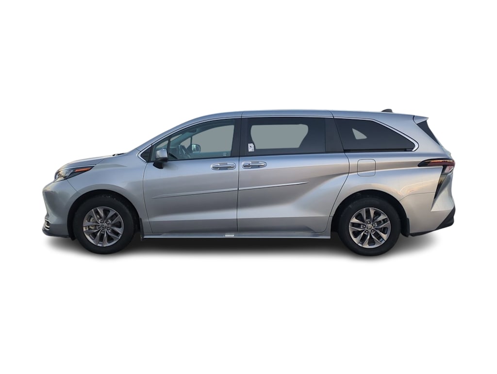 Thumbnail: 2024 Toyota Sienna - 3