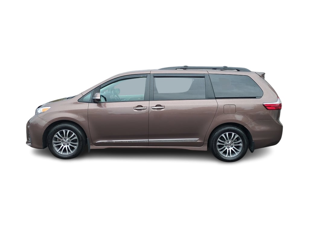 Thumbnail: 2019 Toyota Sienna - 3