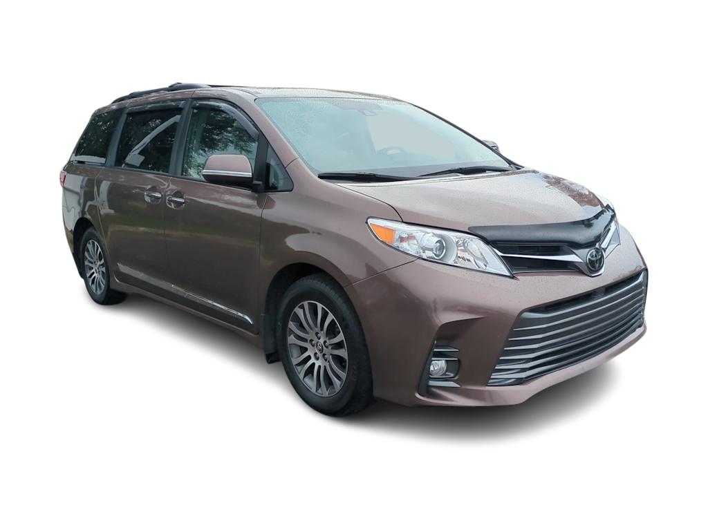 Thumbnail: 2019 Toyota Sienna - 19