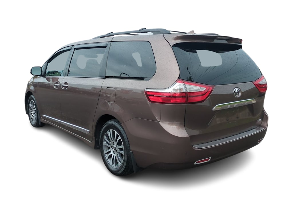 Thumbnail: 2019 Toyota Sienna - 4