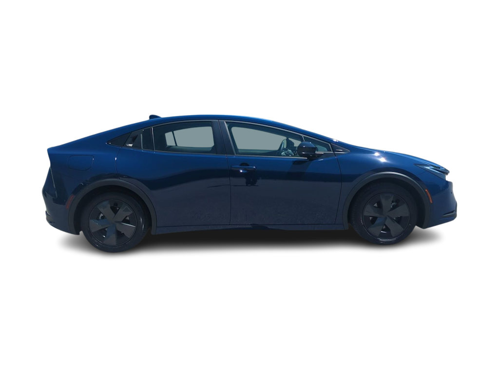 Thumbnail: 2025 Toyota Prius v - 22