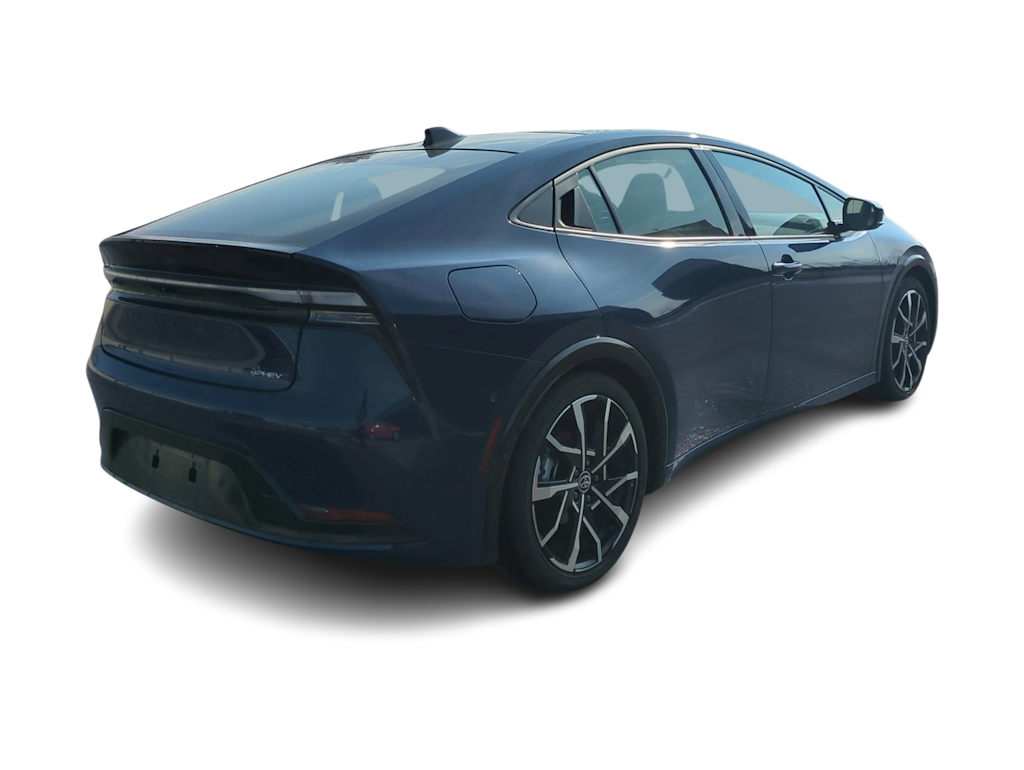 Thumbnail: 2026 Toyota Prius v - 21