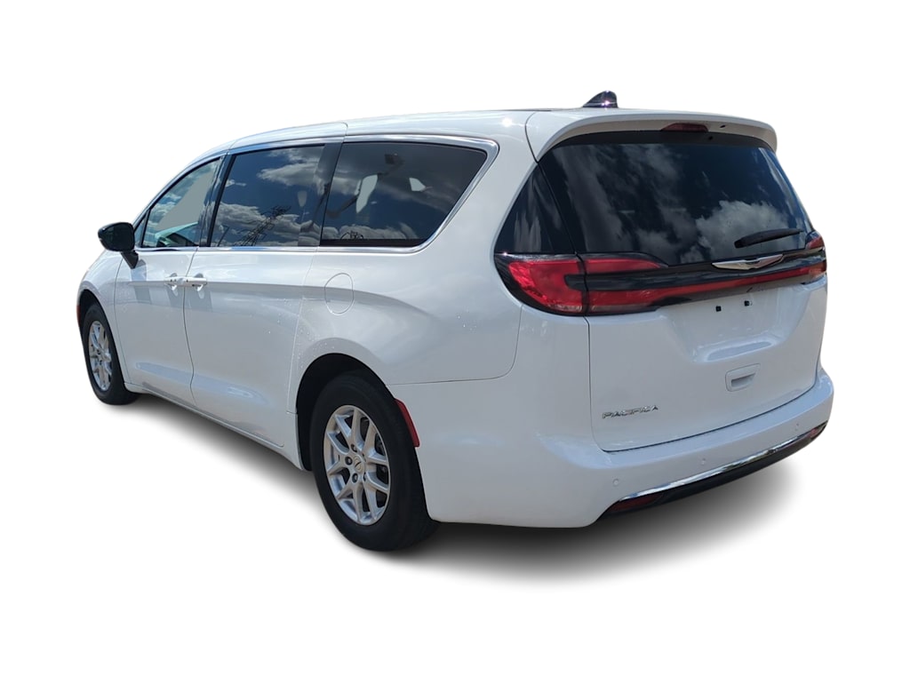 Thumbnail: 2024 Chrysler Pacifica - 4